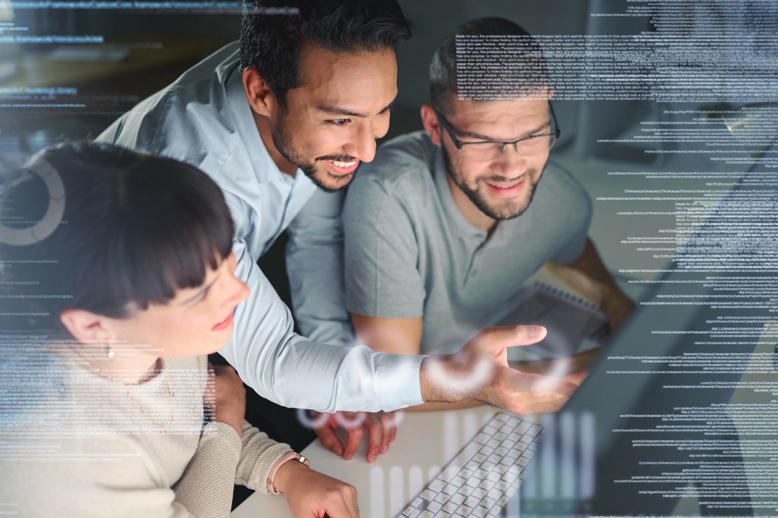 49795894_business-people-coding-team